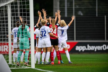 LEVERKUSEN, ALMANY - 7 Ekim 2024: Bayanlar Bundesliga Bayer 04 Leverkusen - Ulrich Haberland Stadyumu 'nda FC Carl Zeiss Jena
