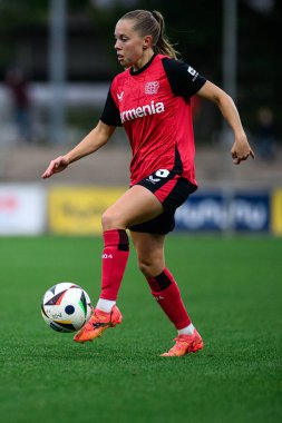 LEVERKUSEN, ALMANY - 7 Ekim 2024: Bayanlar Bundesliga Bayer 04 Leverkusen - Ulrich Haberland Stadyumu 'nda FC Carl Zeiss Jena