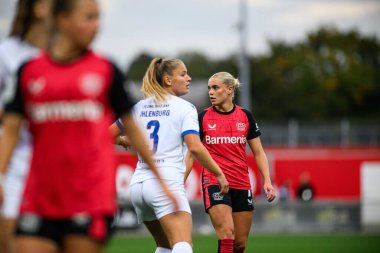 LEVERKUSEN, ALMANY - 7 Ekim 2024: Bayanlar Bundesliga Bayer 04 Leverkusen - Ulrich Haberland Stadyumu 'nda FC Carl Zeiss Jena