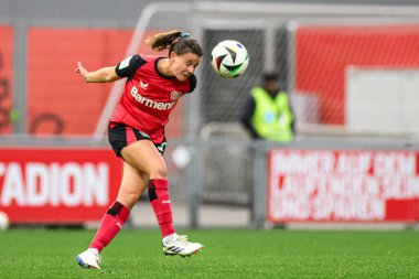 LEVERKUSEN, ALMANY - 7 Ekim 2024: Bayanlar Bundesliga Bayer 04 Leverkusen - Ulrich Haberland Stadyumu 'nda FC Carl Zeiss Jena