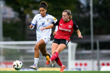LEVERKUSEN, ALMANY - 7 Ekim 2024: Bayanlar Bundesliga Bayer 04 Leverkusen - Ulrich Haberland Stadyumu 'nda FC Carl Zeiss Jena