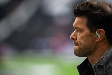 FRANKFURT, GERMANY - 6 Ekim 2024: Michael Ballack, Bundesliga SG Eintracht Frankfurt FC Bayern 'e karşı Deutsche Park' ta oynanan futbol maçı