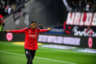 FRANKFURT, GERMANY - 6 Ekim 2024: Kaua Santos, Bundesliga SG Eintracht Frankfurt futbol maçı Deutsche Park 'ta FC Bayern' e karşı