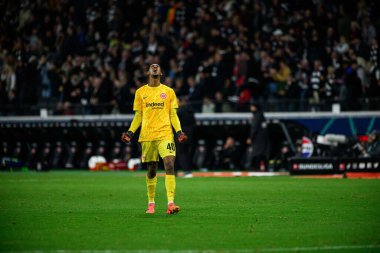 FRANKFURT, GERMANY - 6 Ekim 2024: Kaua Santos, Bundesliga SG Eintracht Frankfurt futbol maçı Deutsche Park 'ta FC Bayern' e karşı