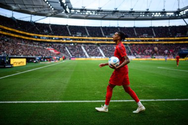 FRANKFURT, GERMANY - 6 Ekim 2024: Michael Olise, Deutsche Park 'ta Bundesliga SG Eintracht Frankfurt FC Bayern' e karşı futbol maçı