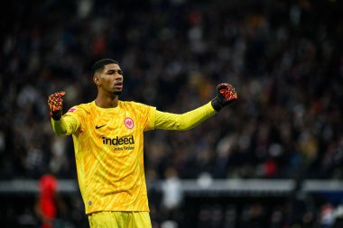 FRANKFURT, GERMANY - 6 Ekim 2024: Kaua Santos, Bundesliga SG Eintracht Frankfurt futbol maçı Deutsche Park 'ta FC Bayern' e karşı