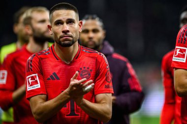 FRANKFURT, GERMANY - 6 Ekim 2024: Raphael Guerreiro, Bundesliga SG Eintracht Frankfurt FC Bayern 'e karşı Deutsche Park' ta oynanan futbol maçı