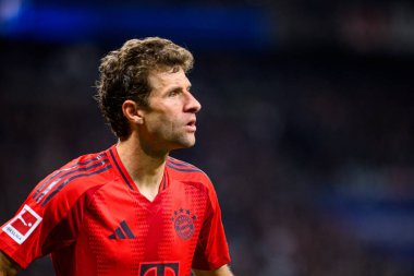 FRANKFURT, GERMANY - 6 Ekim 2024: Thomas Mueller, Deutsche Park 'ta Bundesliga SG Eintracht Frankfurt FC Bayern' e karşı futbol maçı