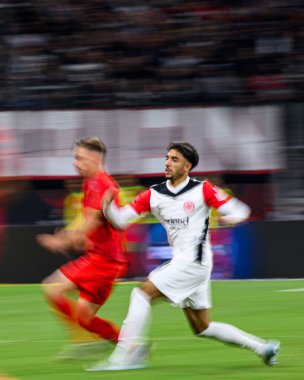 FRANKFURT, GERMANY - 6 Ekim 2024: Deutsche Bank Park 'ta Bundesliga SG Eintracht-FC Bayern maçı