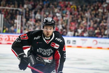 COLOGNE, ALMANY - 11 Ekim 2024: Hokey maçı DEL Koelner Haie - Schwenninger Lanxess Arena 'da Vahşi Kanatlar