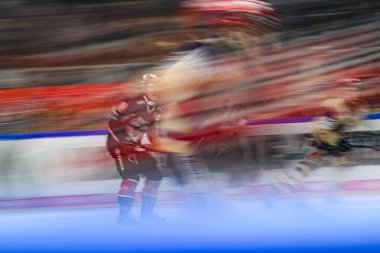 COLOGNE, ALMANY - 11 Ekim 2024: Hokey maçı DEL Koelner Haie - Schwenninger Lanxess Arena 'da Vahşi Kanatlar