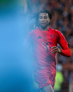 BOCHUM, GERMANY - 27 Ekim 2024: Michael Olise, VfL Bochum 'un Vonovia Ruhr Stadyumu' nda FC Bayern Muenchen 'e karşı oynadığı futbol maçı