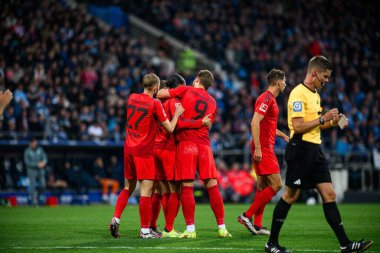 BOCHUM, GERMANY - 27 Ekim 2024: Oyuncular sayı yapan takımın golünü kutluyor Bundesliga VfL Bochum 1848 FC Bayern Muenchen 'e karşı Vonovia Ruhr Stadyumu' nda oynanan futbol maçı