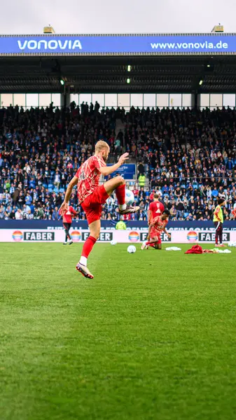 BOCHUM, Almanya - 27 EKİM, 2024: Konrad Laimer. Bundesliga VfL Bochum 1848-FC Bayern Muenchen maçı Vonovia Ruhr Stadyumu 'nda oynanacak.
