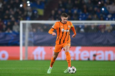 GELSENKIRCHEN, GERMANY - 6 Kasım 2024: Mykola Matviyenko, FC Shakhtar Donetsk ve BSC 'nin Veltins Arena' da oynadığı UEFA Şampiyonlar Ligi futbol maçı