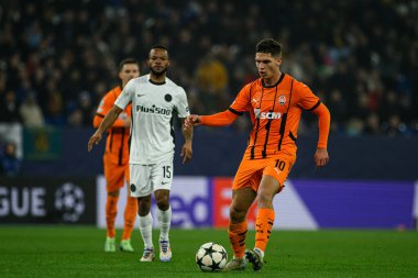 GELSENKIRCHEN, GERMANY - 6 Kasım 2024: Georgiy Sudakov, FC Shakhtar Donetsk ile BSC 'nin Veltins Arena' da oynadığı UEFA Şampiyonlar Ligi futbol maçı