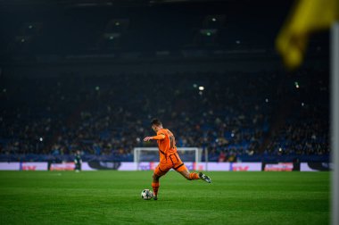 GELSENKIRCHEN, GERMANY - 6 Kasım 2024: Georgiy Sudakov, FC Shakhtar Donetsk ile BSC 'nin Veltins Arena' da oynadığı UEFA Şampiyonlar Ligi futbol maçı