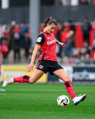 LEVERKUSEN, GERMANY - 10 Kasım 2024: Bundesliga Bayer 04 Leverkusen 1 'e karşı futbol maçı. FFC Türbini Potsdam Ulrich Haberland Stadyumu 'nda