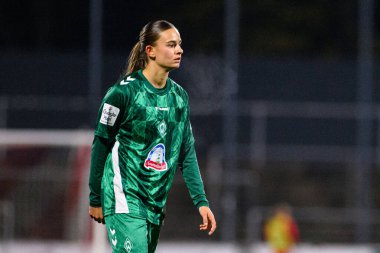 COLOGNE, GERMANY - 18 Kasım 2024: Tuana Shahnis Cindy Mahmoud, 1.FC Kadınlar Bundesliga 1.FC Koeln karşı SV Werder Bremen Franz Kremer Stadyumu 'nda