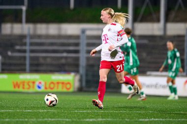 COLOGNE, GERMANY - 18 Kasım 2024: Anna Gerhardt, 1.FC Kadınlar Bundesliga 1.FC Koeln 'e karşı Franz Kremer Stadyumu' nda Werder Bremen