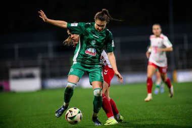 COLOGNE, GERMANY - 18 Kasım 2024: Franz Kremer Stadyumu 'nda Kadınlar Bundesliga 1.FC Koeln' e karşı SV Werder Bremen maçı