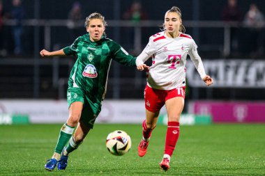 COLOGNE, GERMANY - 18 Kasım 2024: Franz Kremer Stadyumu 'nda Kadınlar Bundesliga 1.FC Koeln' e karşı SV Werder Bremen maçı