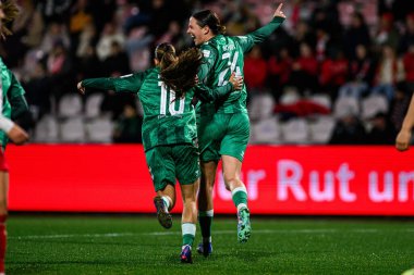 COLOGNE, GERMANY - 18 Kasım 2024: Lara Sophie Schmidt, 1.FC Kadınlar Bundesliga Koeln-SV Werder Bremen maçı Franz Kremer Stadyumu 'nda