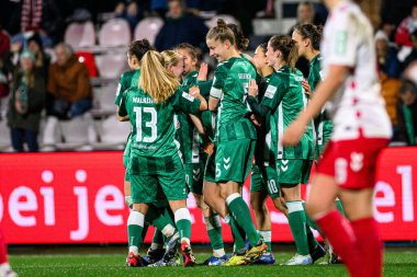COLOGNE, GERMANY - 18 Kasım 2024: Franz Kremer Stadyumu 'nda Kadınlar Bundesliga 1.FC Koeln' e karşı SV Werder Bremen maçı