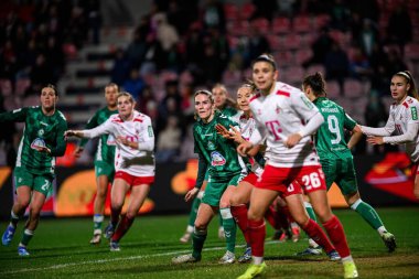 COLOGNE, GERMANY - 18 Kasım 2024: Franz Kremer Stadyumu 'nda Kadınlar Bundesliga 1.FC Koeln' e karşı SV Werder Bremen maçı