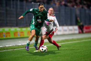 COLOGNE, GERMANY - 18 Kasım 2024: Tuana Shahnis Cindy Mahmoud, 1.FC Kadınlar Bundesliga 1.FC Koeln karşı SV Werder Bremen Franz Kremer Stadyumu 'nda