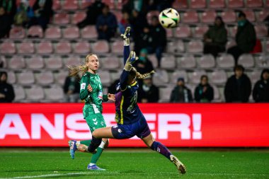 COLOGNE, GERMANY - 18 Kasım 2024: Emoeke Papai, 1.FC Kadınlar Bundesliga Koeln-SV Werder Bremen maçı Franz Kremer Stadyumu 'nda