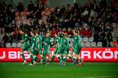COLOGNE, GERMANY - 18 Kasım 2024: Franz Kremer Stadyumu 'nda Kadınlar Bundesliga 1.FC Koeln' e karşı SV Werder Bremen maçı