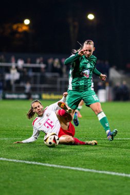 COLOGNE, GERMANY - 18 Kasım 2024: Franz Kremer Stadyumu 'nda Kadınlar Bundesliga 1.FC Koeln' e karşı SV Werder Bremen maçı