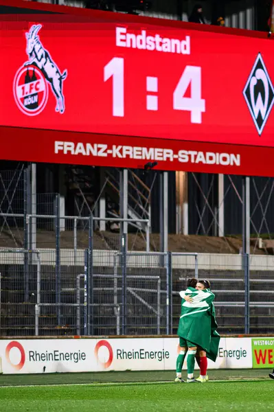 COLOGNE, GERMANY - 18 Kasım 2024: Franz Kremer Stadyumu 'nda Kadınlar Bundesliga 1.FC Koeln' e karşı SV Werder Bremen maçı