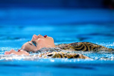 PARIS, FRANCE - 9 AUGust, 2024: HIGA Moe, SATO Tomoka, The Artistic Swimming, Duet, Technical Routine, Artistic Swimming, Duet, Technical Routine, Paris 2024 Sucul Merkezi Olimpiyat Oyunları