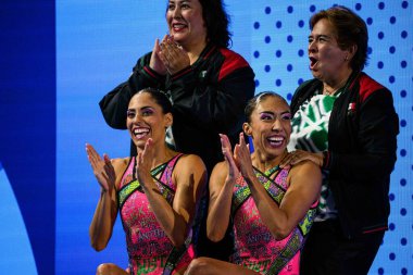 PARIS, FRANCE - 9 AUGust, 2024: DIOSDADO Nuria, JIMENEZ Joana, The Artistic Swimming, Düet, Teknik Rutin, Sanatsal Yüzme, Düet, Teknik Rutin, Aquatics Centre 'ta Paris 2024 Olimpiyat Oyunları