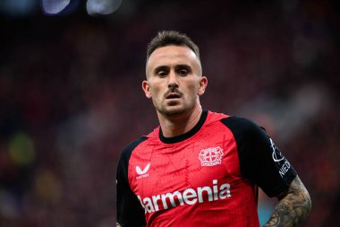 LEVERKUSEN, ALMANY - 23 Kasım 2024: Aleix Garcia, Bundesliga, maç 11. Bayer Leverkusen 1 'e karşı. FC Heidenheim Bayarena 'da