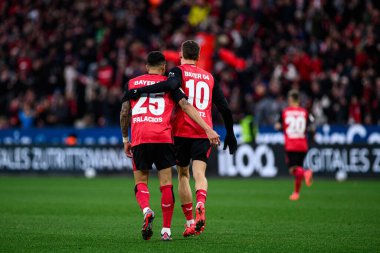 LEVERKUSEN, ALMANY - 23 Kasım 2024: Exequiel Palacios, Florian Wirtz, Bundesliga, 11. gün. Bayer Leverkusen 1 'e karşı. FC Heidenheim Bayarena 'da