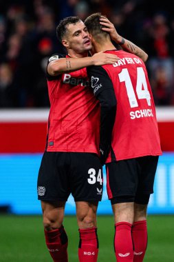 LEVERKUSEN, ALMANY - 23 Kasım 2024: Granit Xhaka, Patrik Schick, Bundesliga, maç 11. Bayer Leverkusen 1 'e karşı. FC Heidenheim Bayarena 'da