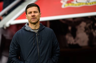 LEVERKUSEN, ALMANY - 23 Kasım 2024: Xabi Alonso, Bundesliga, maç 11. Bayer Leverkusen 1 'e karşı. FC Heidenheim Bayarena 'da