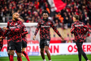 LEVERKUSEN, ALMANY - 23 Kasım 2024: Edmond Tapsoba, Bundesliga, maç 11. Bayer Leverkusen 1 'e karşı. FC Heidenheim Bayarena 'da