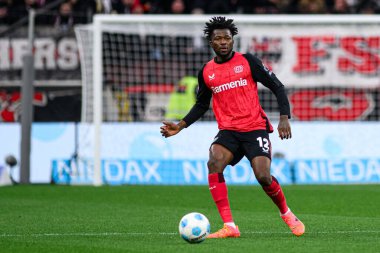 LEVERKUSEN, ALMANY - 23 Kasım 2024: Edmond Tapsoba, Bundesliga, maç 11. Bayer Leverkusen 1 'e karşı. FC Heidenheim Bayarena 'da