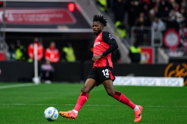 LEVERKUSEN, ALMANY - 23 Kasım 2024: Edmond Tapsoba, Bundesliga, maç 11. Bayer Leverkusen 1 'e karşı. FC Heidenheim Bayarena 'da