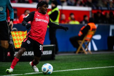 LEVERKUSEN, ALMANY - 23 Kasım 2024: Jeremie Frimpong, Bundesliga, maç 11. Bayer Leverkusen 1 'e karşı. FC Heidenheim Bayarena 'da
