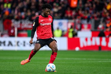 LEVERKUSEN, ALMANY - 23 Kasım 2024: Edmond Tapsoba, Bundesliga, maç 11. Bayer Leverkusen 1 'e karşı. FC Heidenheim Bayarena 'da