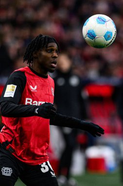 LEVERKUSEN, ALMANY - 23 Kasım 2024: Jeremie Frimpong, Bundesliga, maç 11. Bayer Leverkusen 1 'e karşı. FC Heidenheim Bayarena 'da