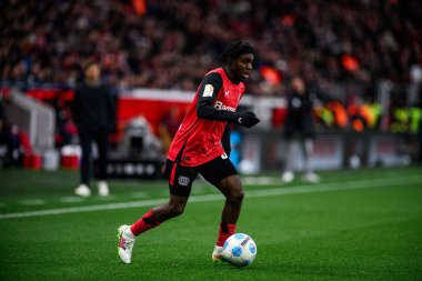 LEVERKUSEN, ALMANY - 23 Kasım 2024: Jeremie Frimpong, Bundesliga, maç 11. Bayer Leverkusen 1 'e karşı. FC Heidenheim Bayarena 'da