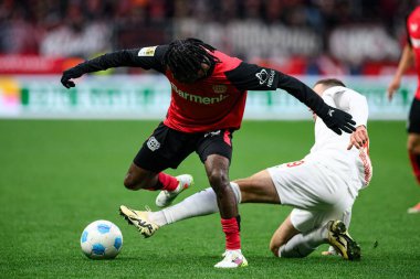 LEVERKUSEN, ALMANY - 23 Kasım 2024: Jeremie Frimpong, Bundesliga, maç 11. Bayer Leverkusen 1 'e karşı. FC Heidenheim Bayarena 'da