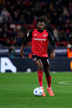 LEVERKUSEN, ALMANY - 23 Kasım 2024: Edmond Tapsoba, Bundesliga, maç 11. Bayer Leverkusen 1 'e karşı. FC Heidenheim Bayarena 'da