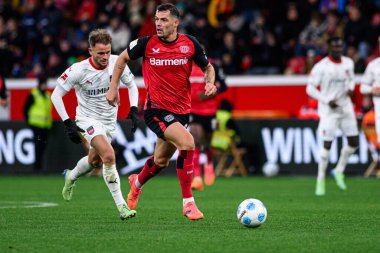 LEVERKUSEN, ALMANY - 23 Kasım 2024: Granit Xhaka, Bundesliga, maç 11. Bayer Leverkusen 1 'e karşı. FC Heidenheim Bayarena 'da